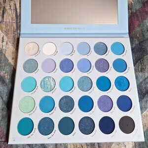 🌊 Kara Beauty “Right The Wave” Eyeshadow Palette | Lightly Swatched